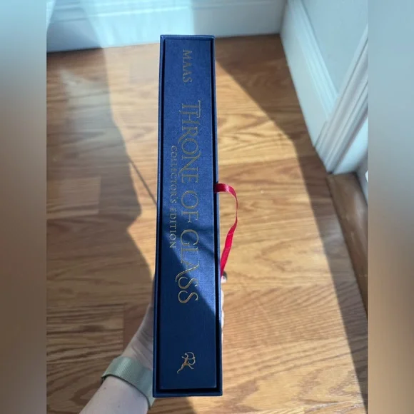 Sarah J. Maas Throne of Glass Collector's Edition - Picture 2 of 3